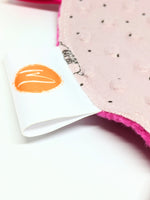 Load image into Gallery viewer, Cupid Molehill Taggie baby-blanket
