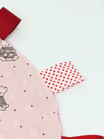 Load image into Gallery viewer, Cupid Molehill Taggie baby-blanket