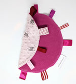Load image into Gallery viewer, Cupid Molehill Taggie baby-blanket