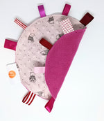 Load image into Gallery viewer, Cupid Molehill Taggie baby-blanket