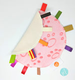 Load image into Gallery viewer, Mama Bear Paw Molehill Taggie baby-blanket